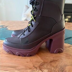 Stylish Sorel Women's Lace-Up Boots